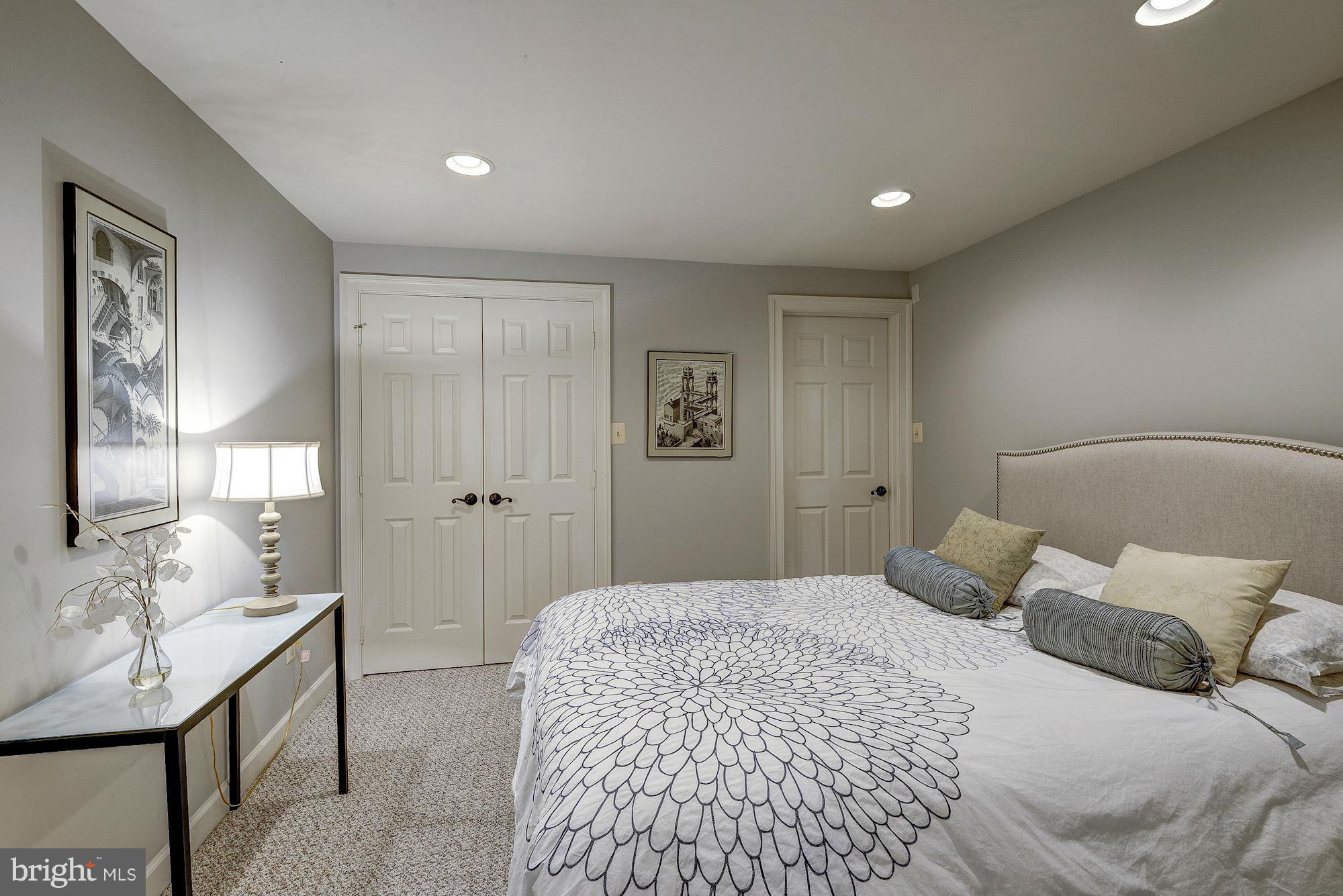 POTOMAC LAKES - Residential