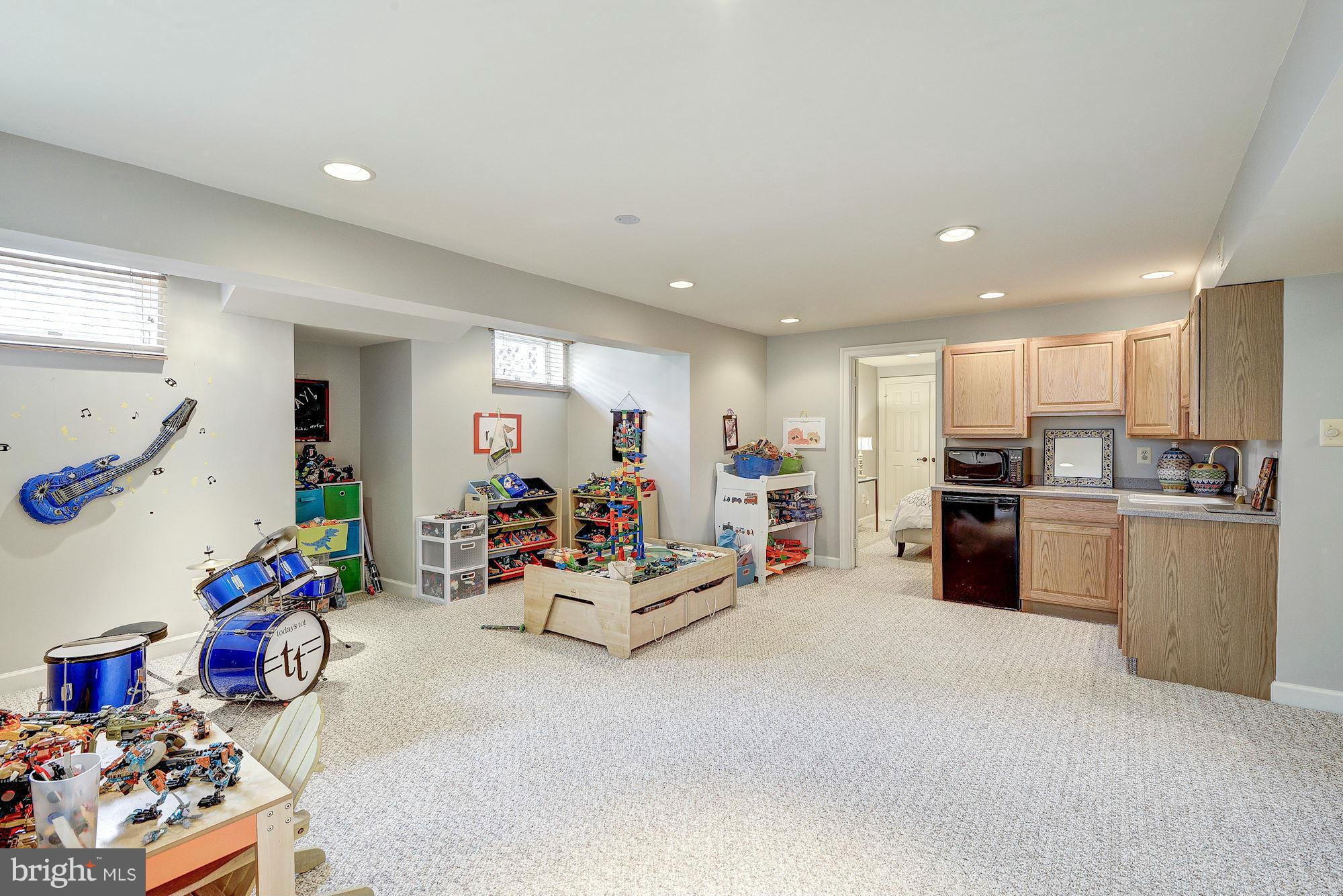 POTOMAC LAKES - Residential