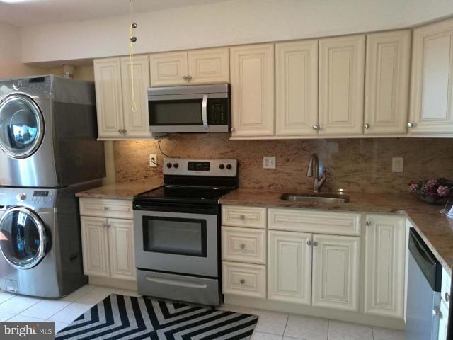 SKYLINE HOUSE - Residential Lease