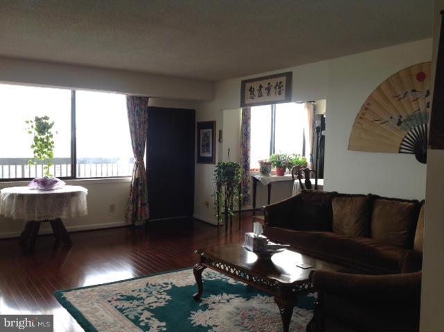 SKYLINE HOUSE - Residential Lease