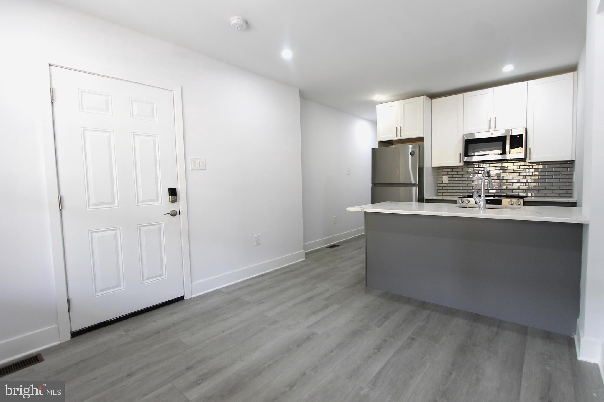 103 E COULTER STREET 1ST FLOOR