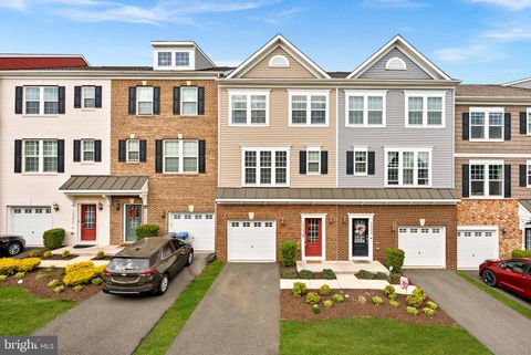 Photo of 15292 Westham Court, HAYMARKET, VA 20169 (MLS # VAPW2115012)