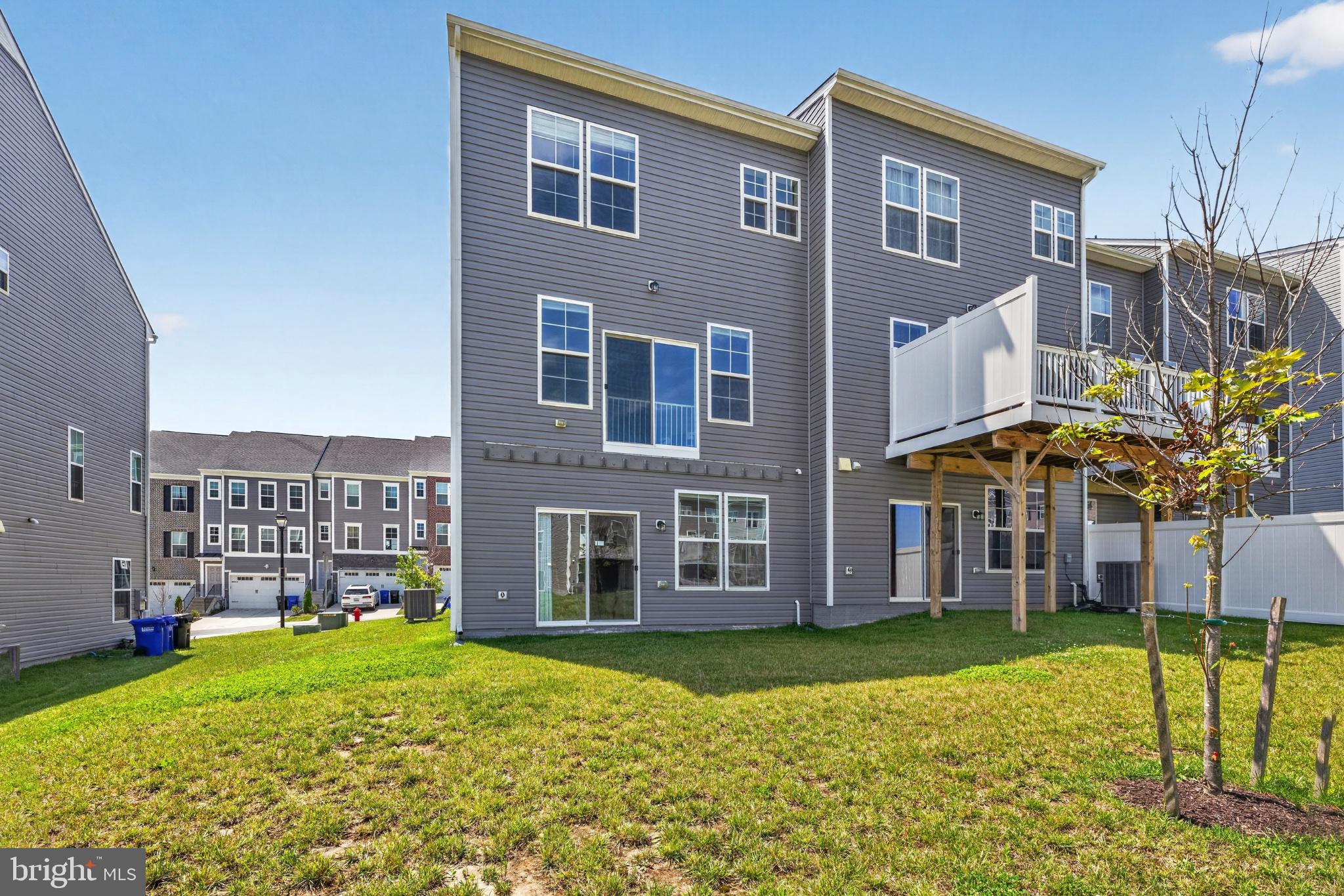 1042 HIGH POINT TRL