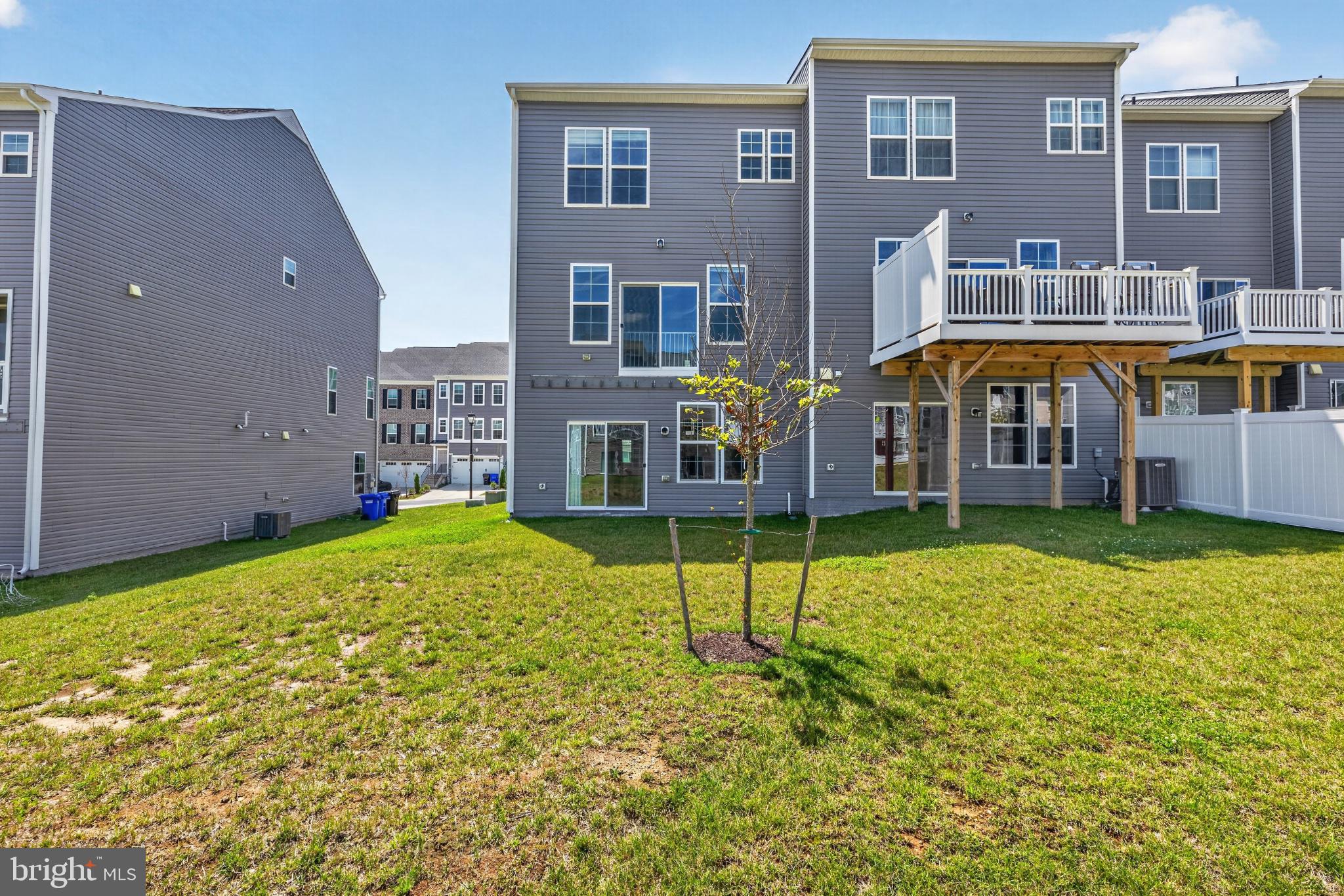 1042 HIGH POINT TRL
