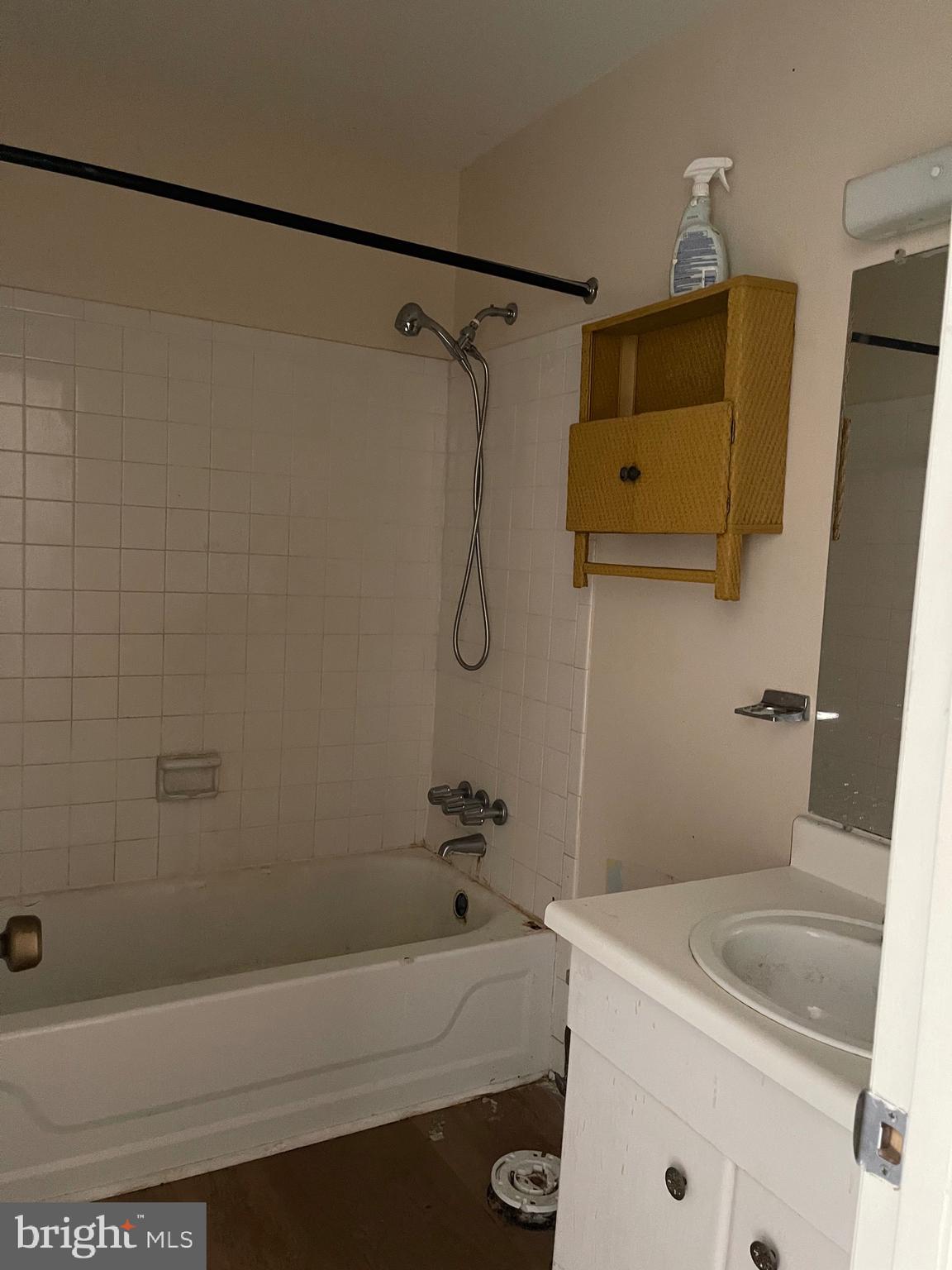 CROMWELL STATION - Residential