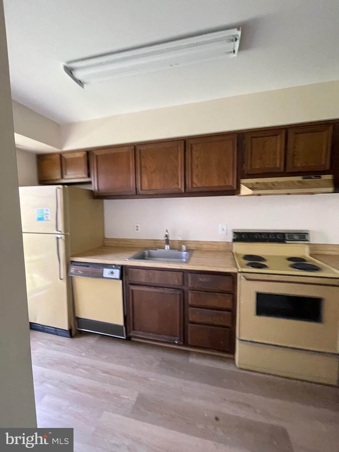 CROMWELL STATION - Residential