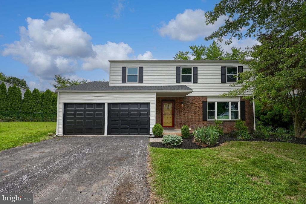 Photo of 728 Blue Jay Road, HARRISBURG, PA 17111 (MLS # PADA2048198)