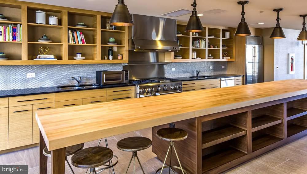 LOGAN SQUARE - Residential Lease