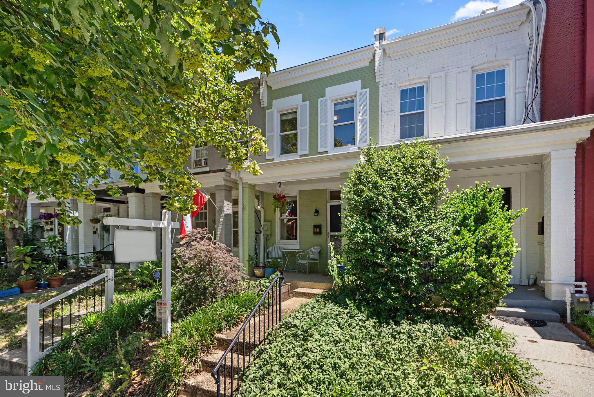 11 16TH STREET NE