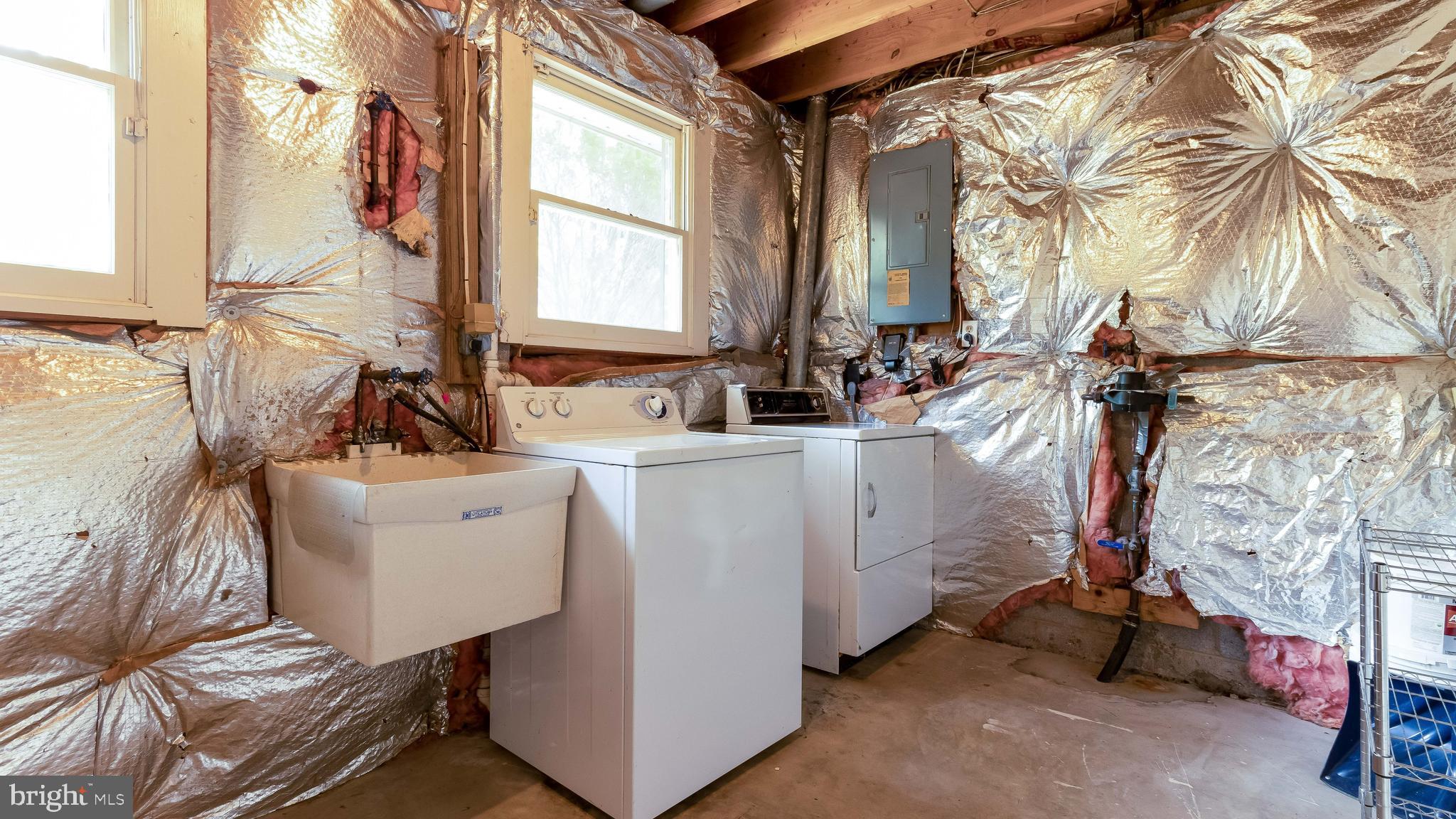 COLLEGE PARK - Residential Lease