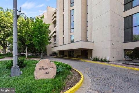 Photo of 1101 S Arlington Ridge Road #212, ARLINGTON, VA 22202 (MLS # VAAR2071072)