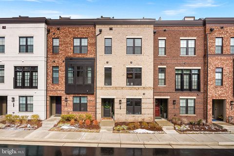 Townhouse For Sale - 43486 Wilcox Terrace<br/> ASHBURN, VA 20148