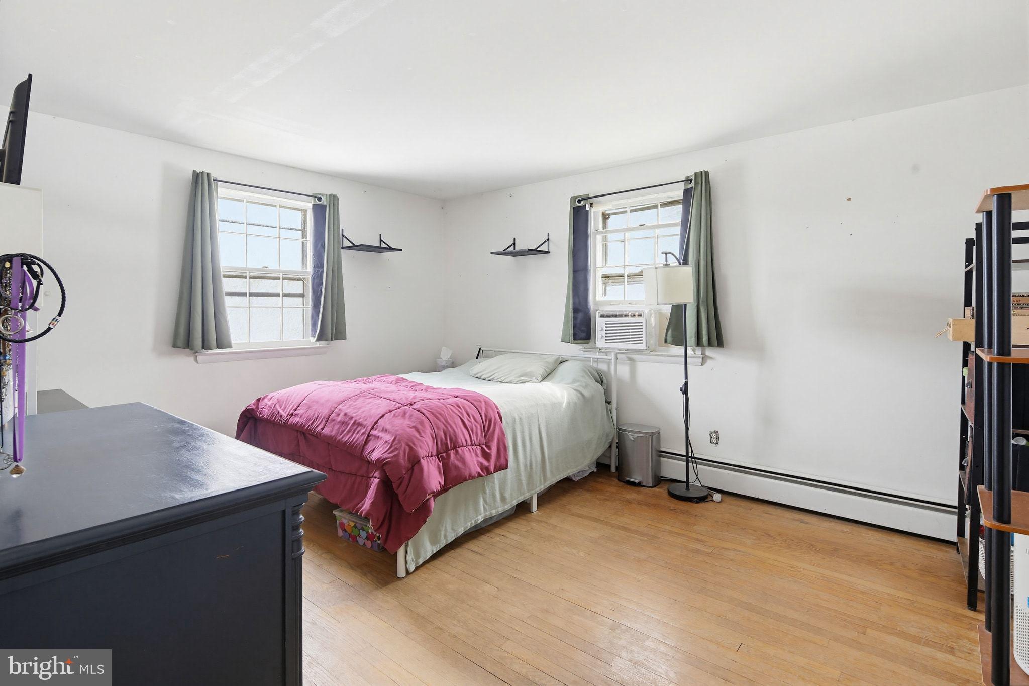 LAUREL BROOK - Residential