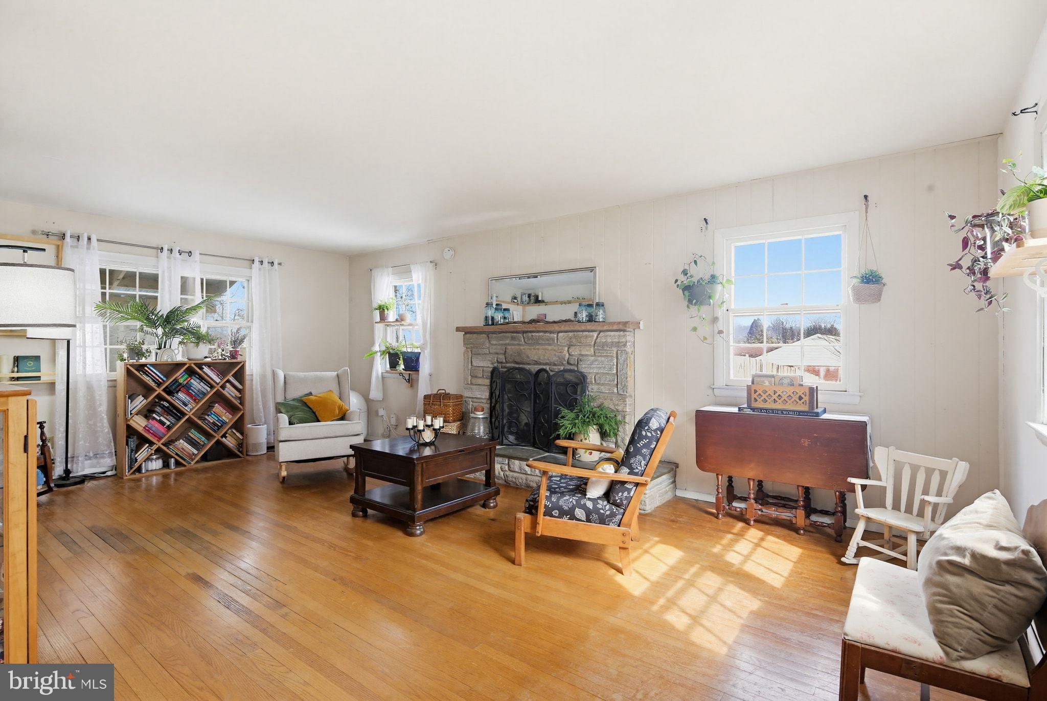 LAUREL BROOK - Residential