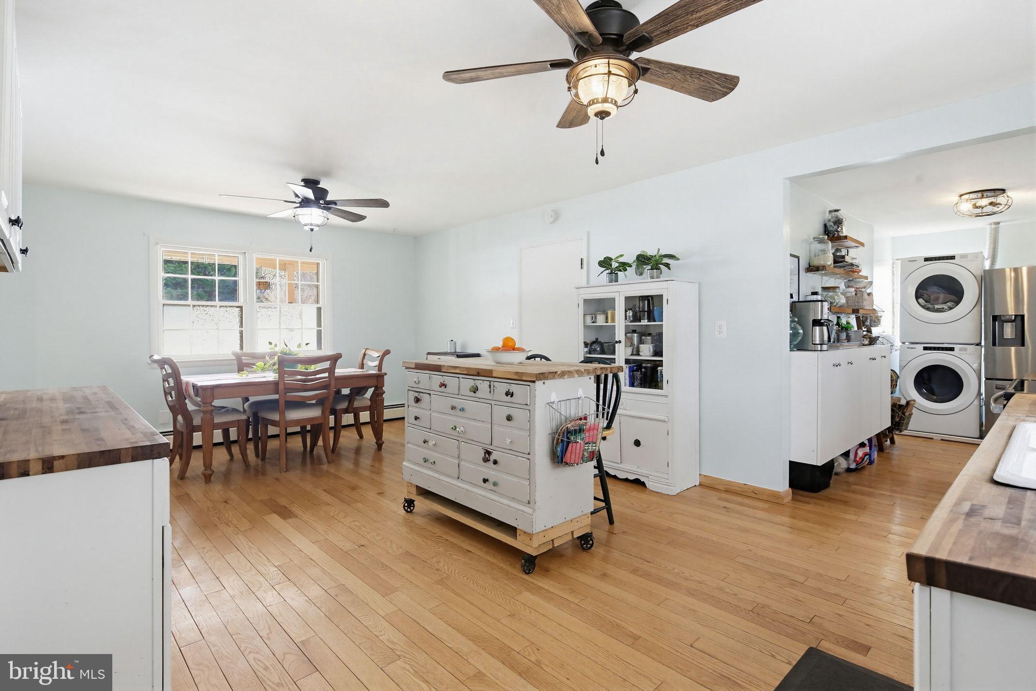 LAUREL BROOK - Residential