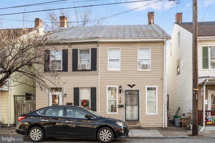 Welcome to 566 W Philadelphia St, York, PA 17401! This fantastic property offers two separate units, perfect for investment opportunities. The buyer will also enjoy the added assurance of a home warranty. Additionally, a garage is included with the home, providing valuable parking and storage space. Don't miss out on this amazing opportunity!