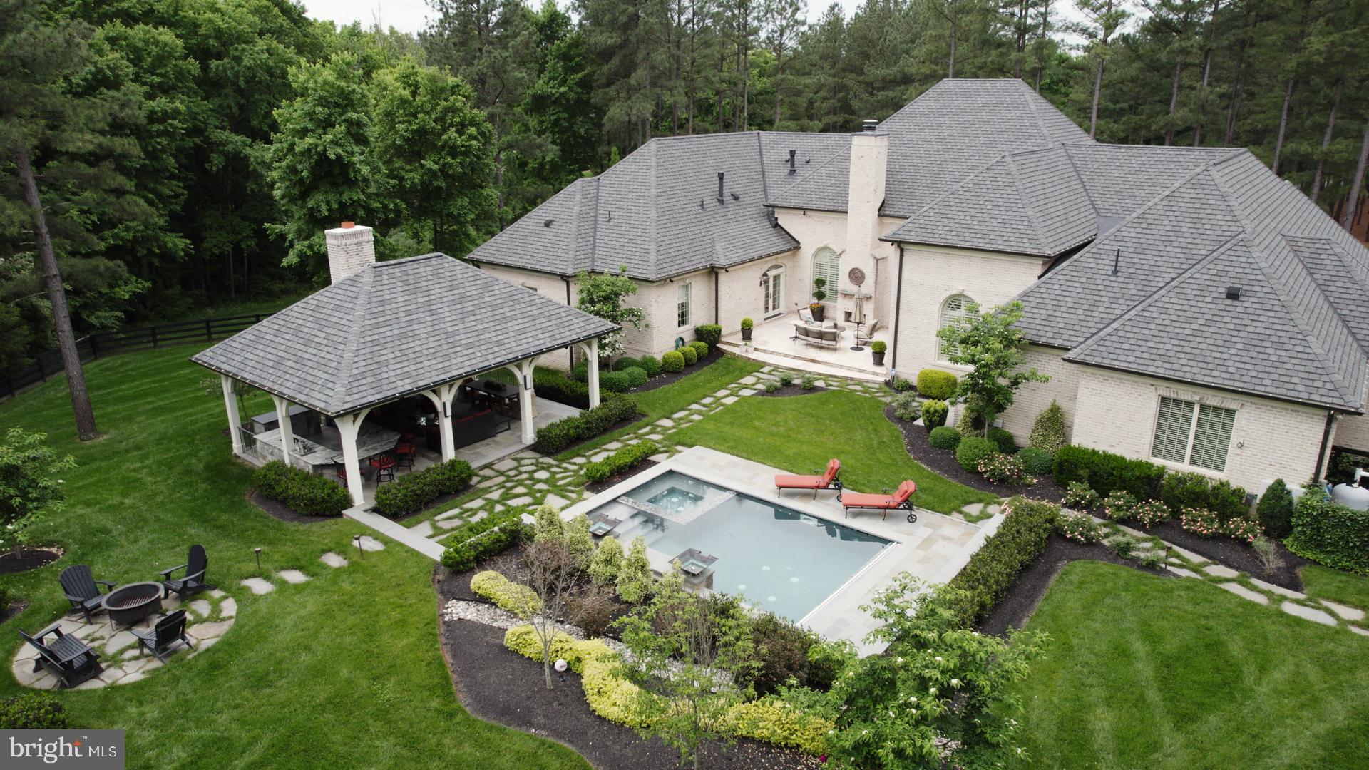 CREIGHTON FARMS - Residential