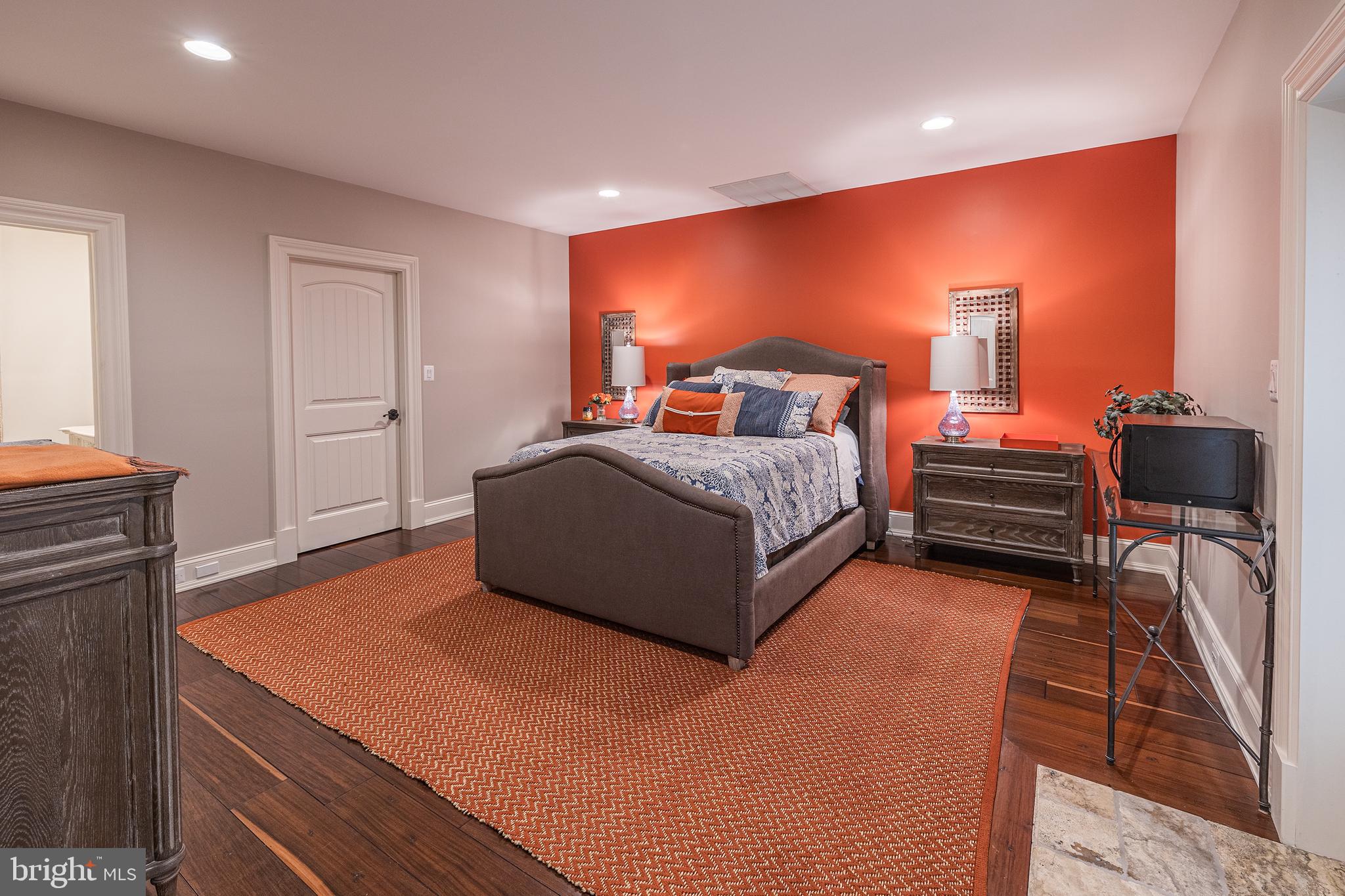 CREIGHTON FARMS - Residential