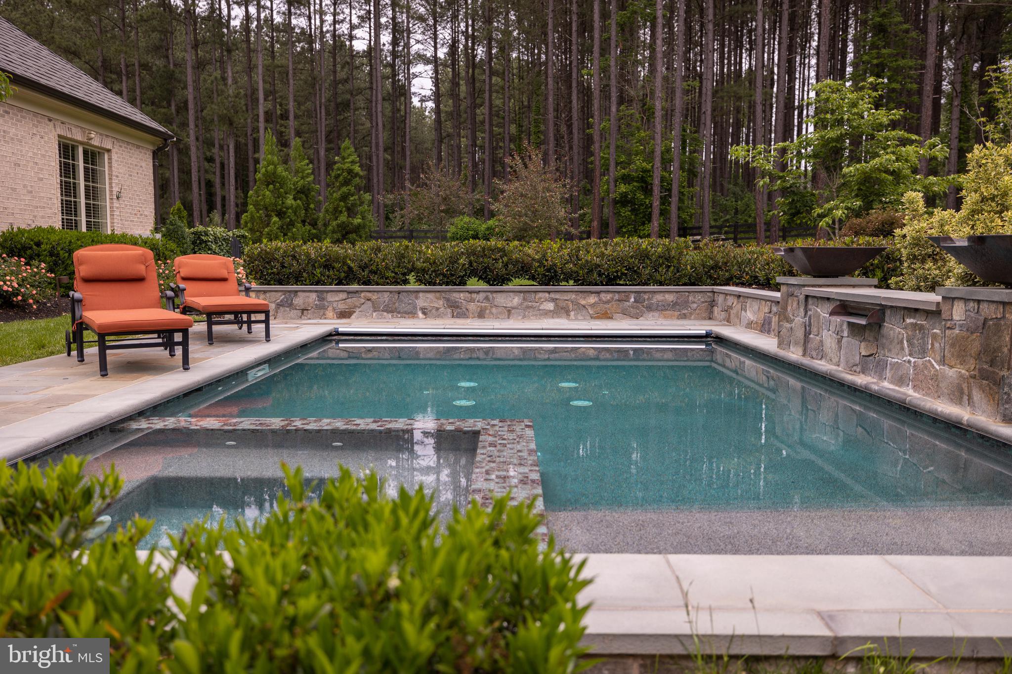 CREIGHTON FARMS - Residential