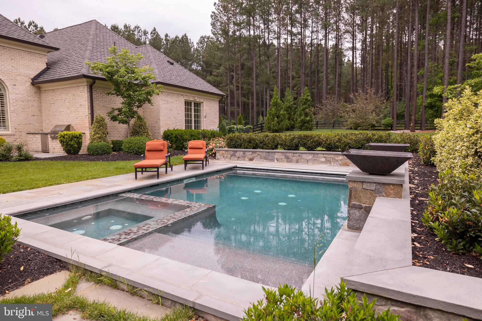 CREIGHTON FARMS - Residential