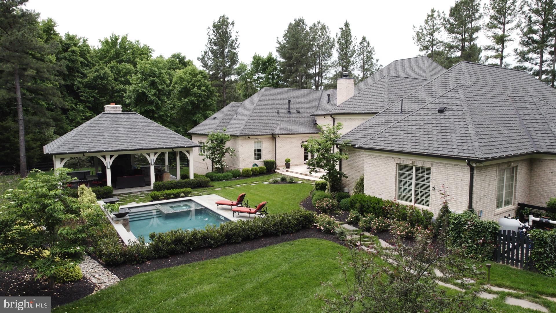 CREIGHTON FARMS - Residential