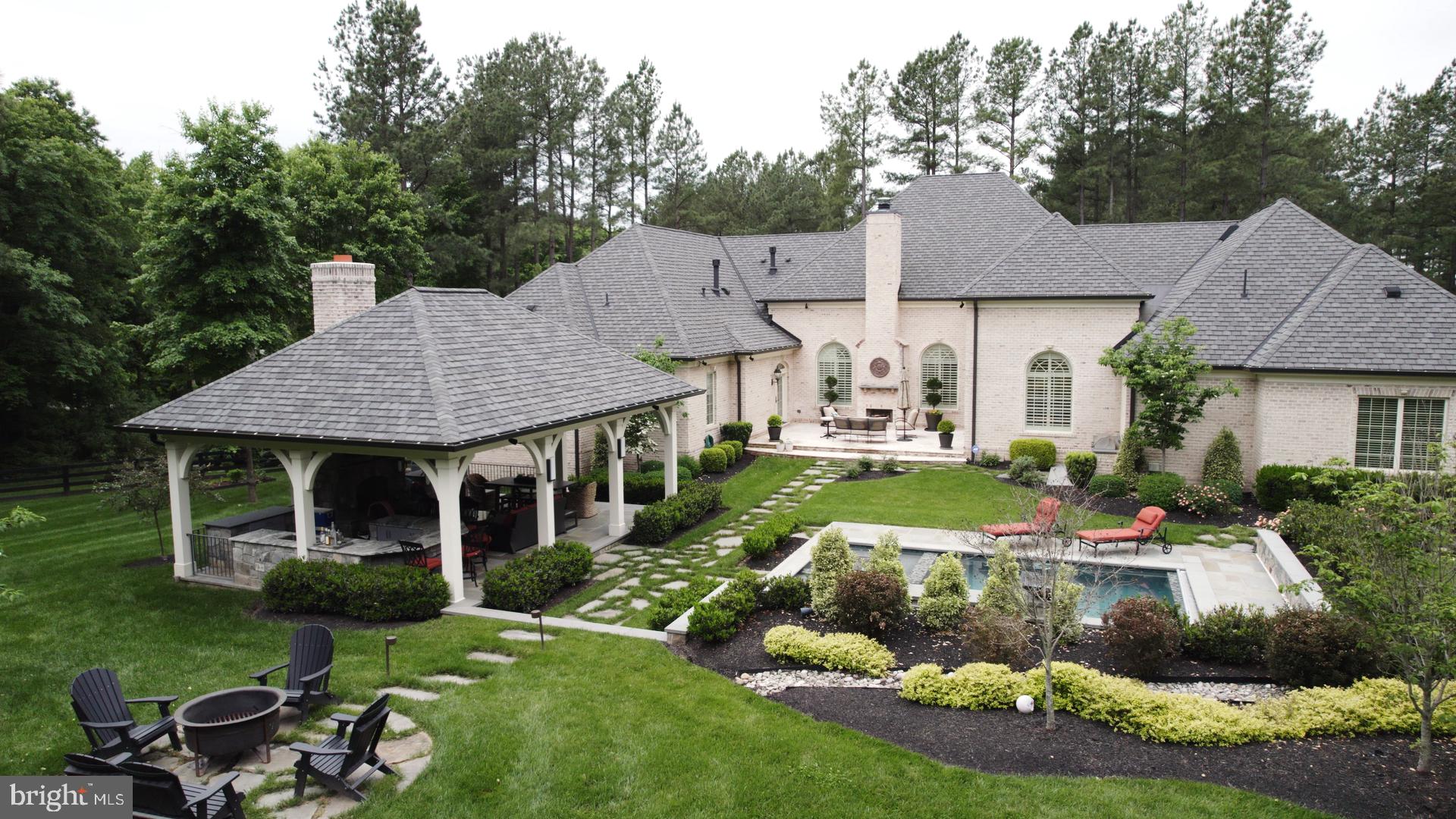 CREIGHTON FARMS - Residential