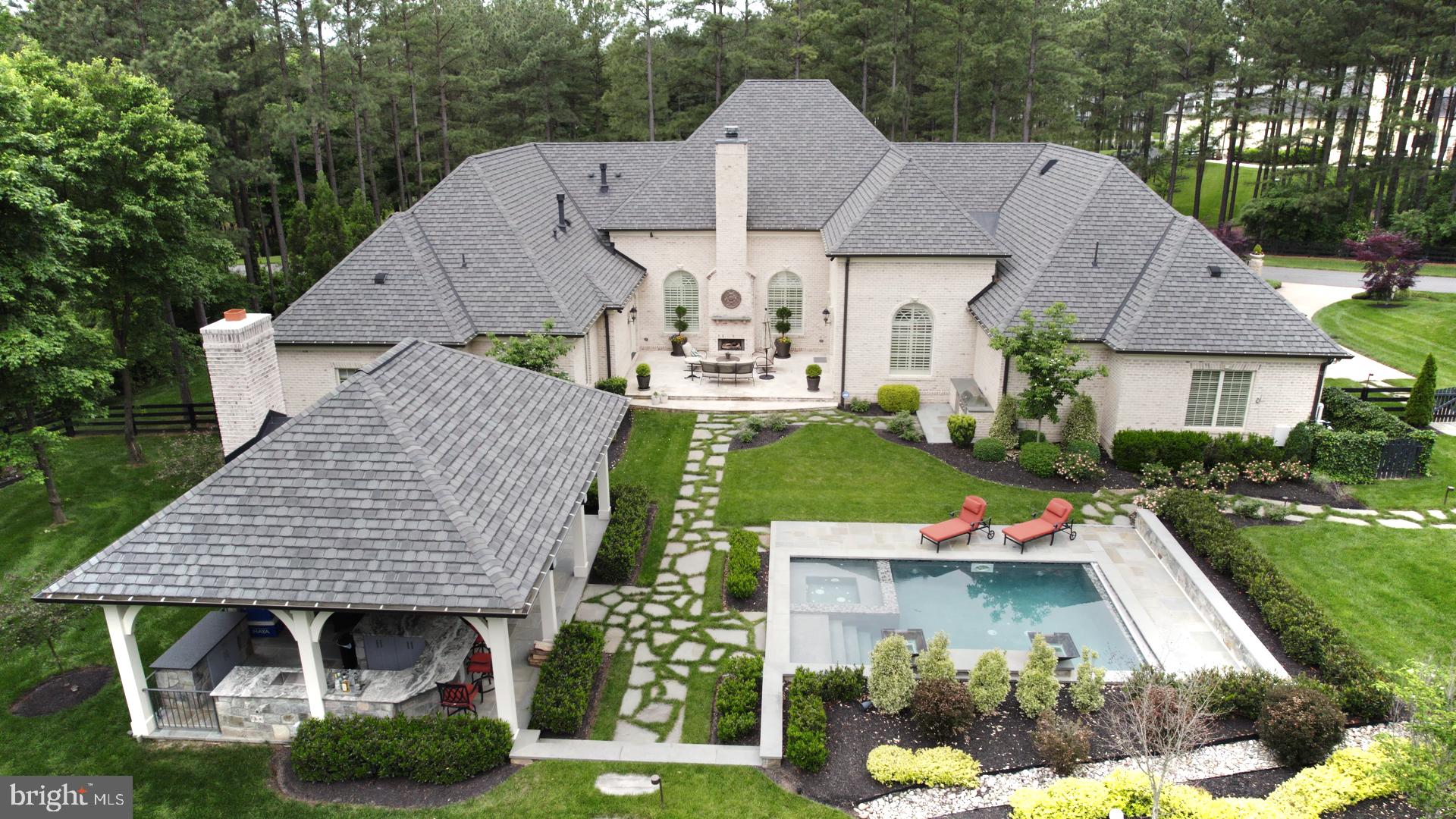 CREIGHTON FARMS - Residential