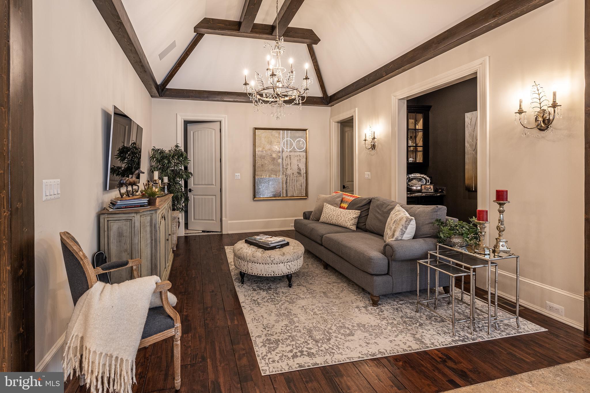 CREIGHTON FARMS - Residential