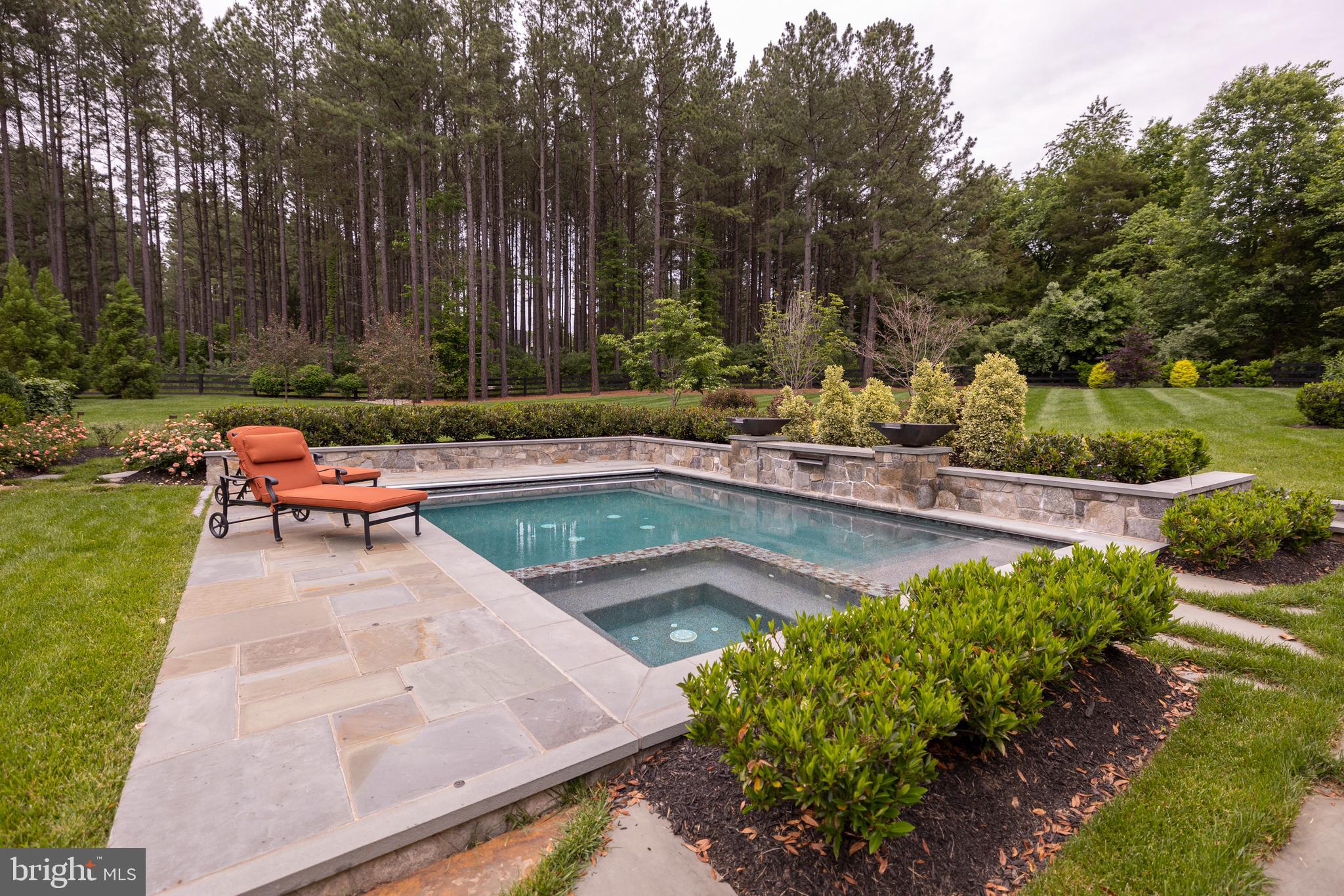 CREIGHTON FARMS - Residential