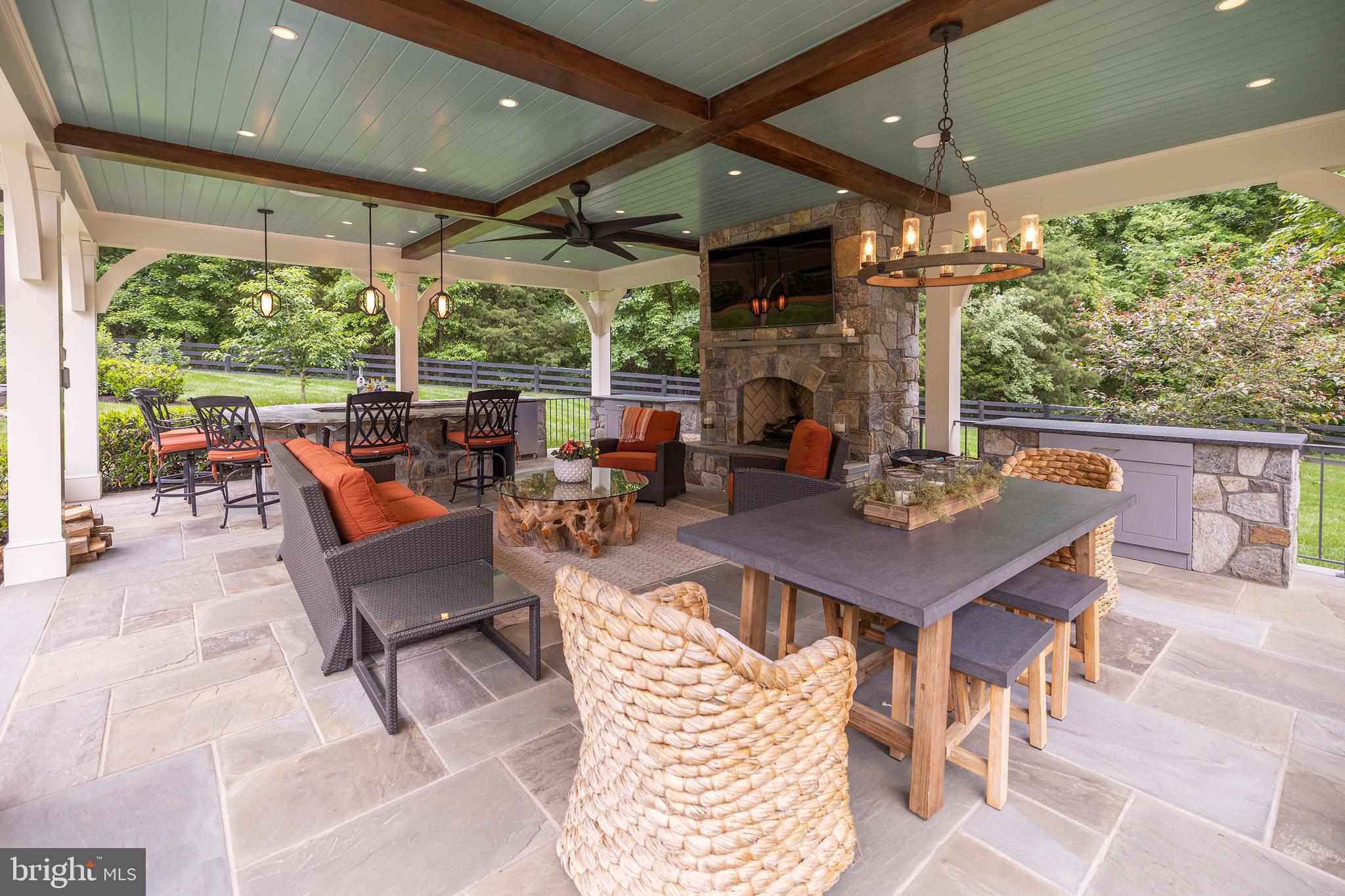 CREIGHTON FARMS - Residential