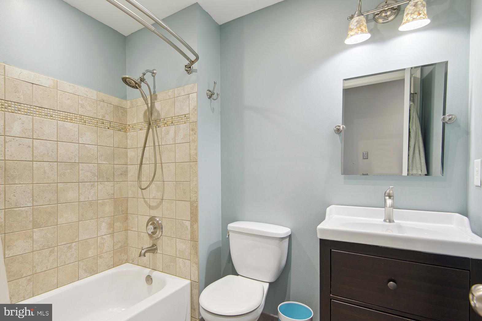 ASHBURN VILLAGE - Residential