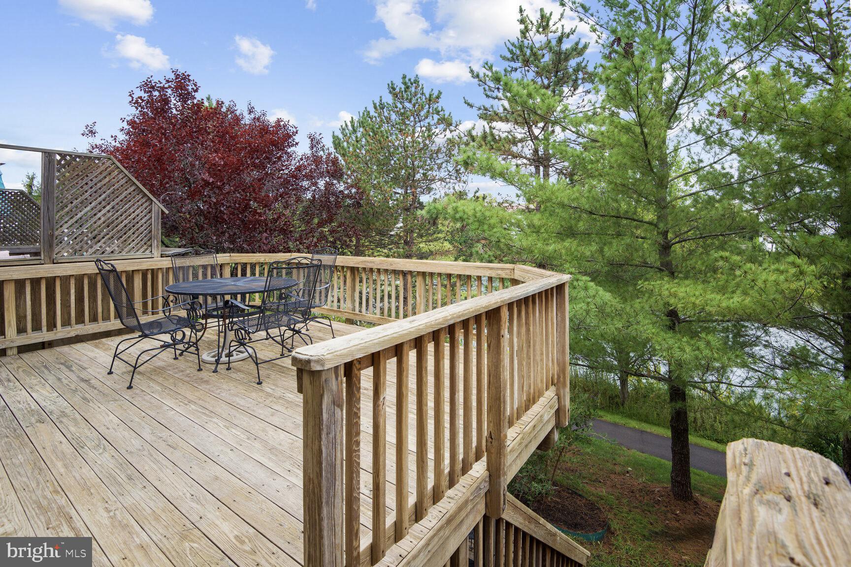 ASHBURN VILLAGE - Residential