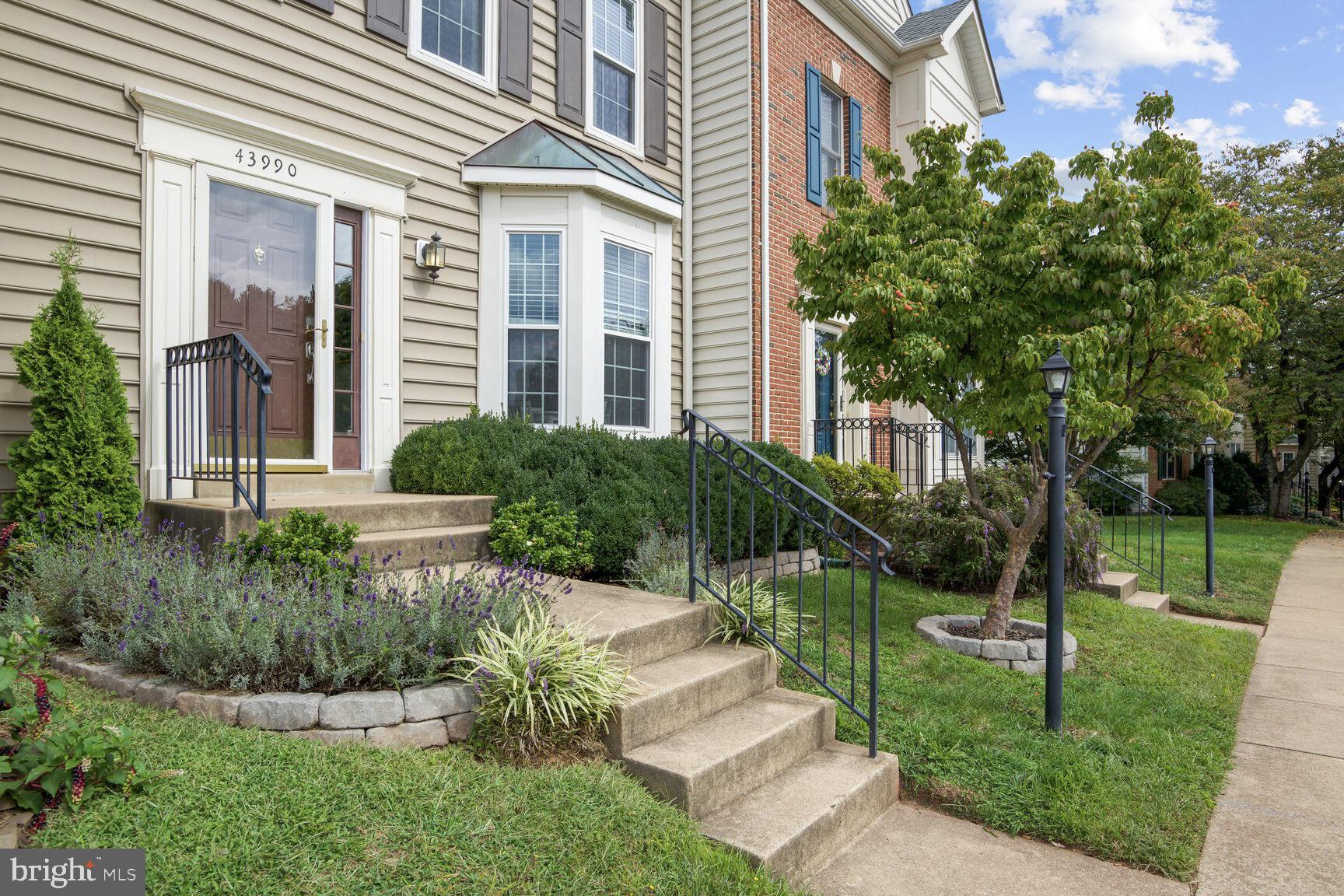 ASHBURN VILLAGE - Residential