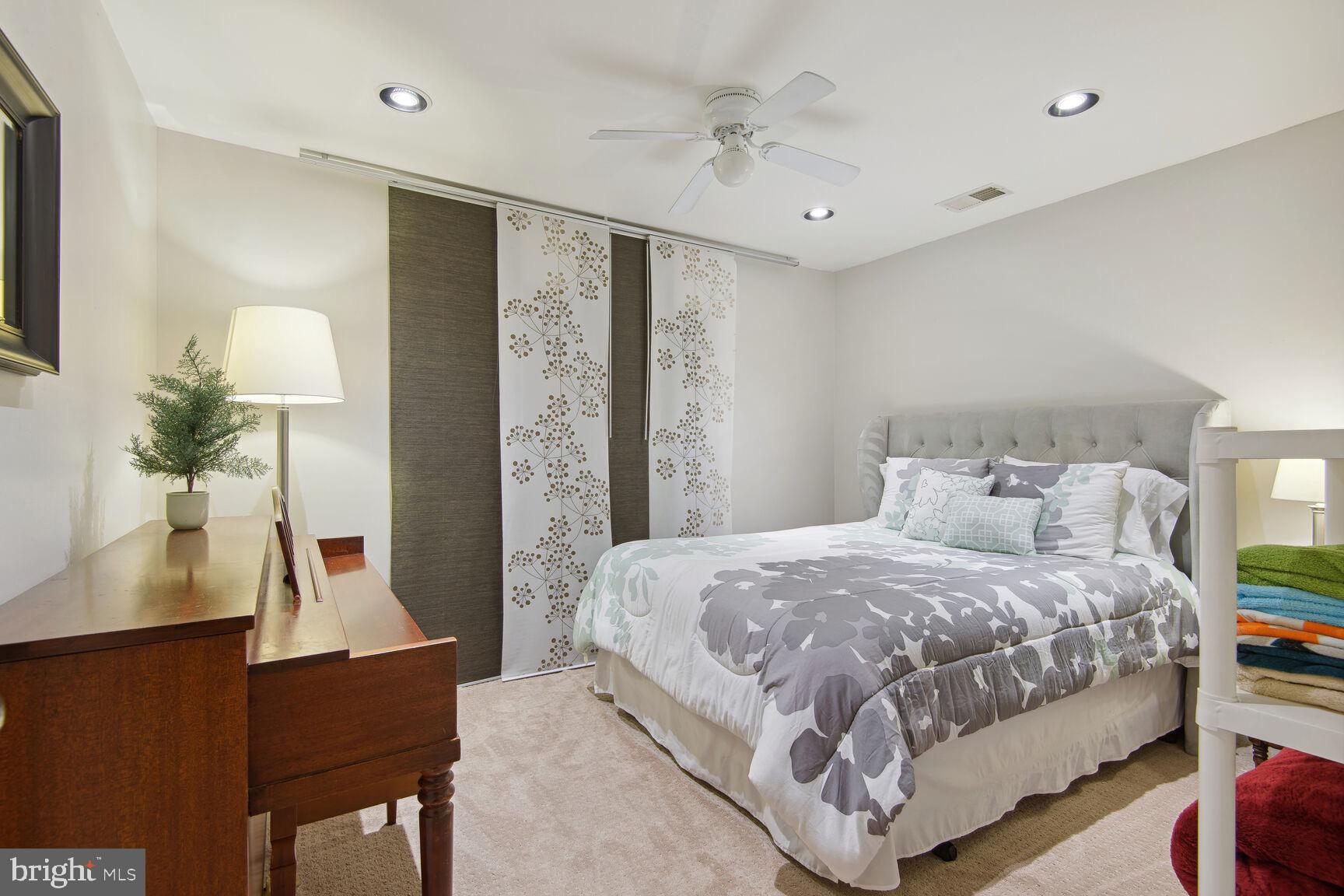 ASHBURN VILLAGE - Residential