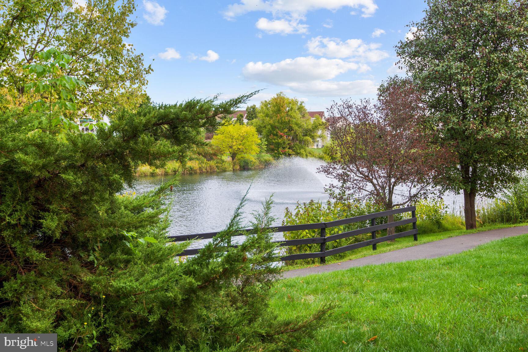 ASHBURN VILLAGE - Residential