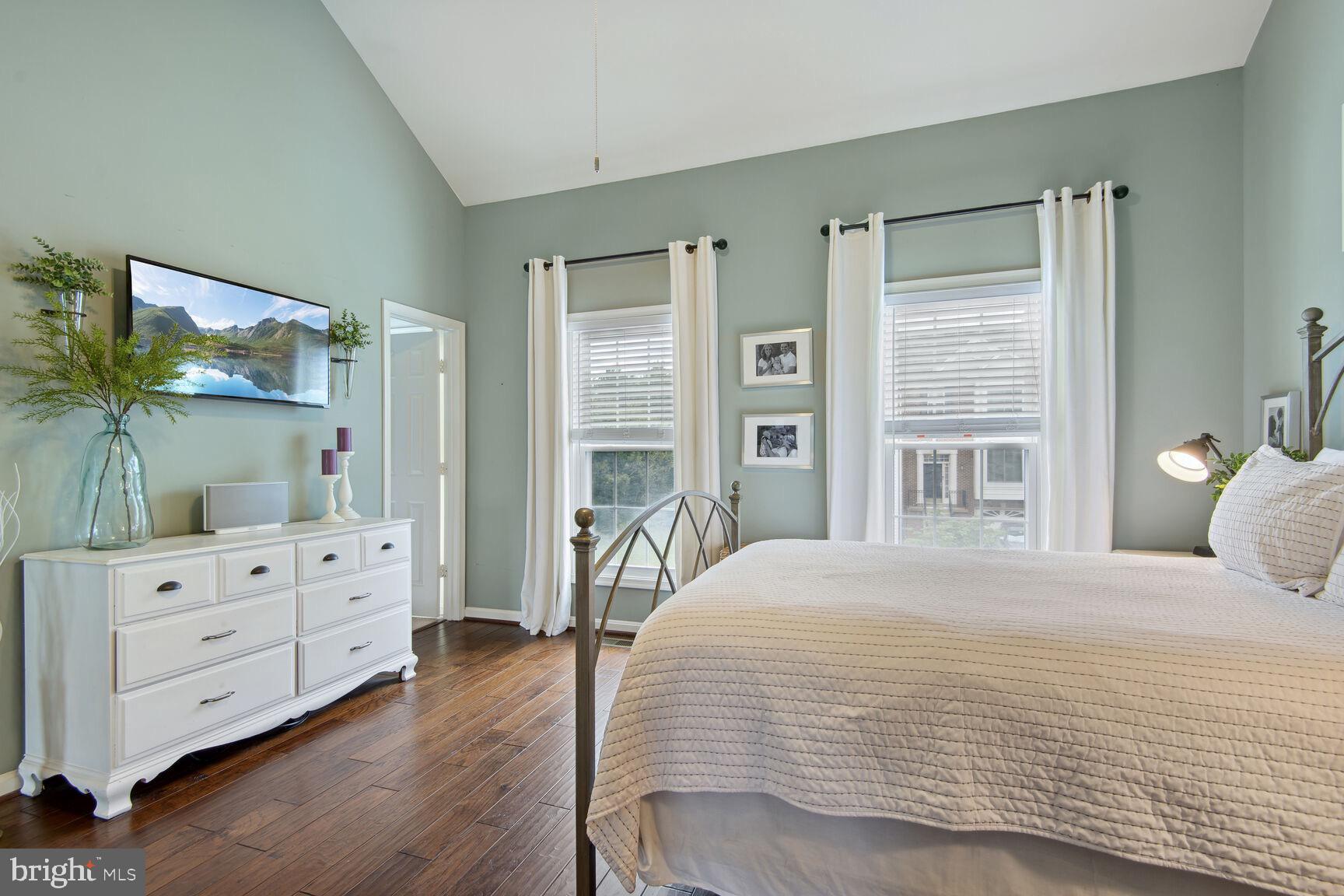 ASHBURN VILLAGE - Residential