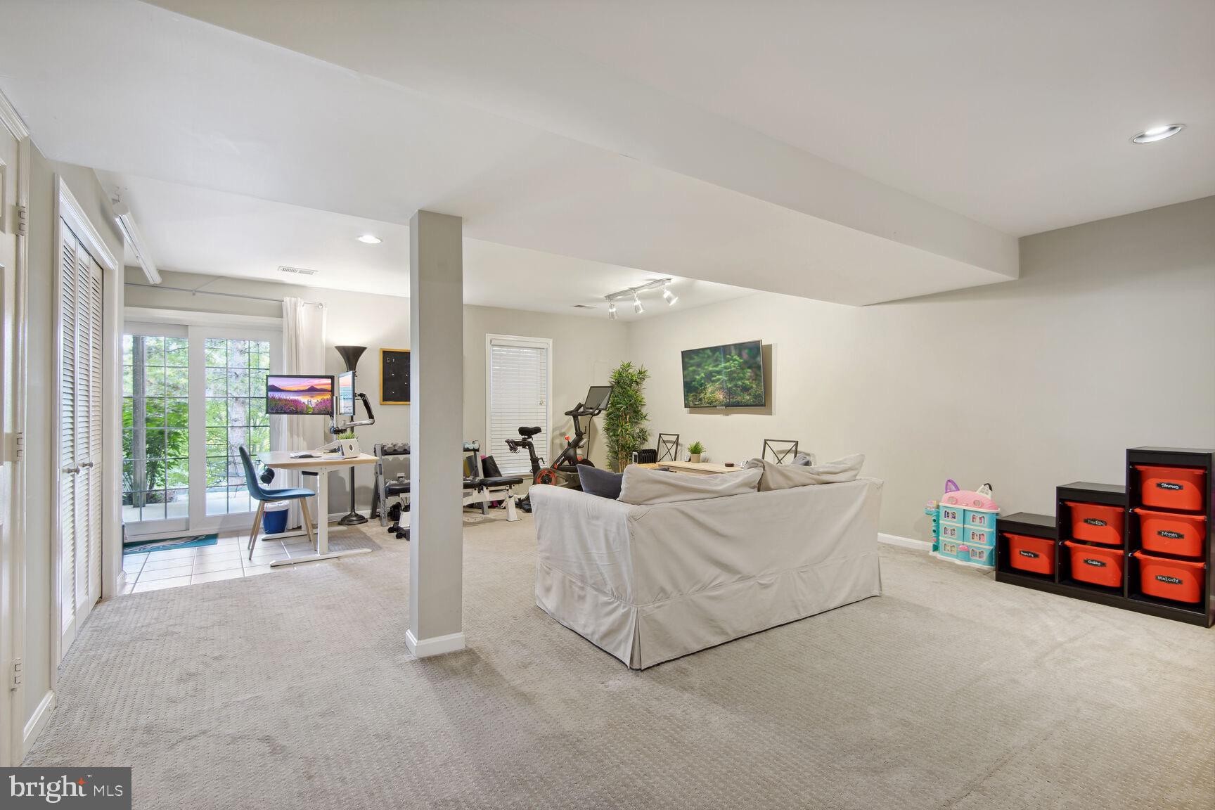 ASHBURN VILLAGE - Residential