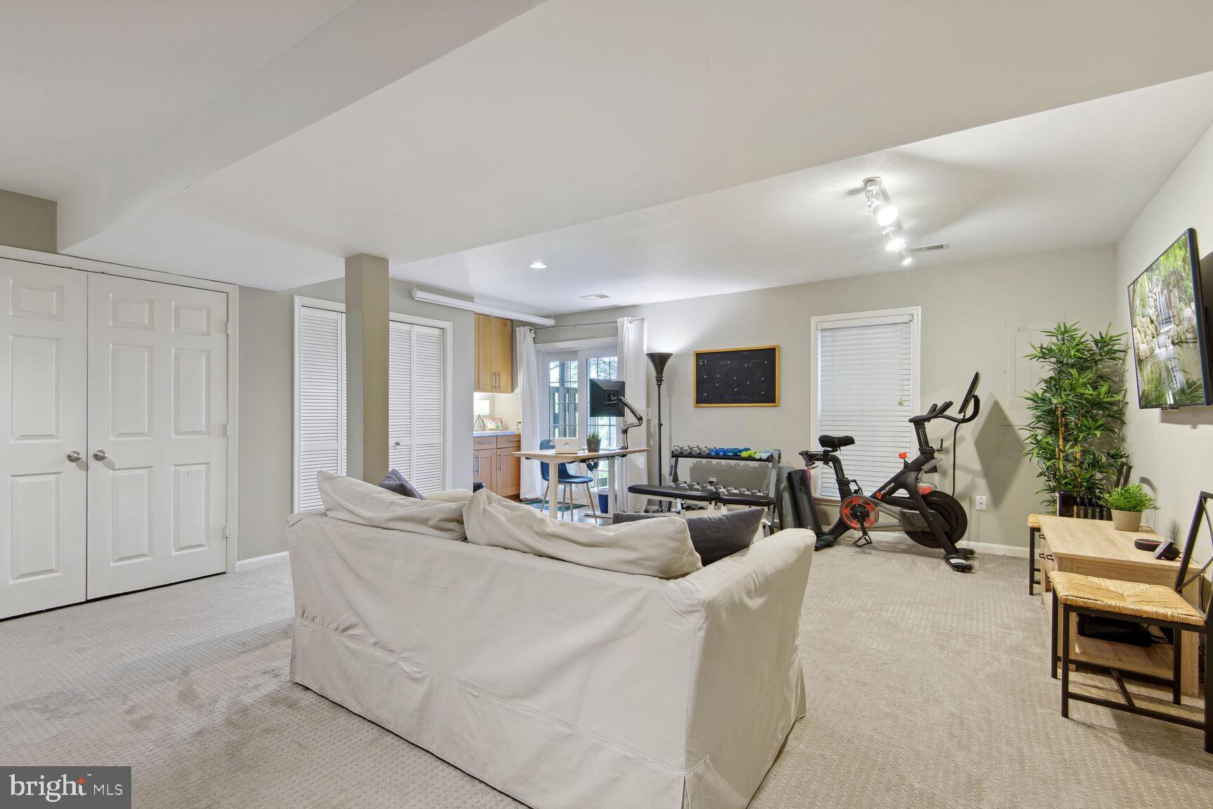 ASHBURN VILLAGE - Residential