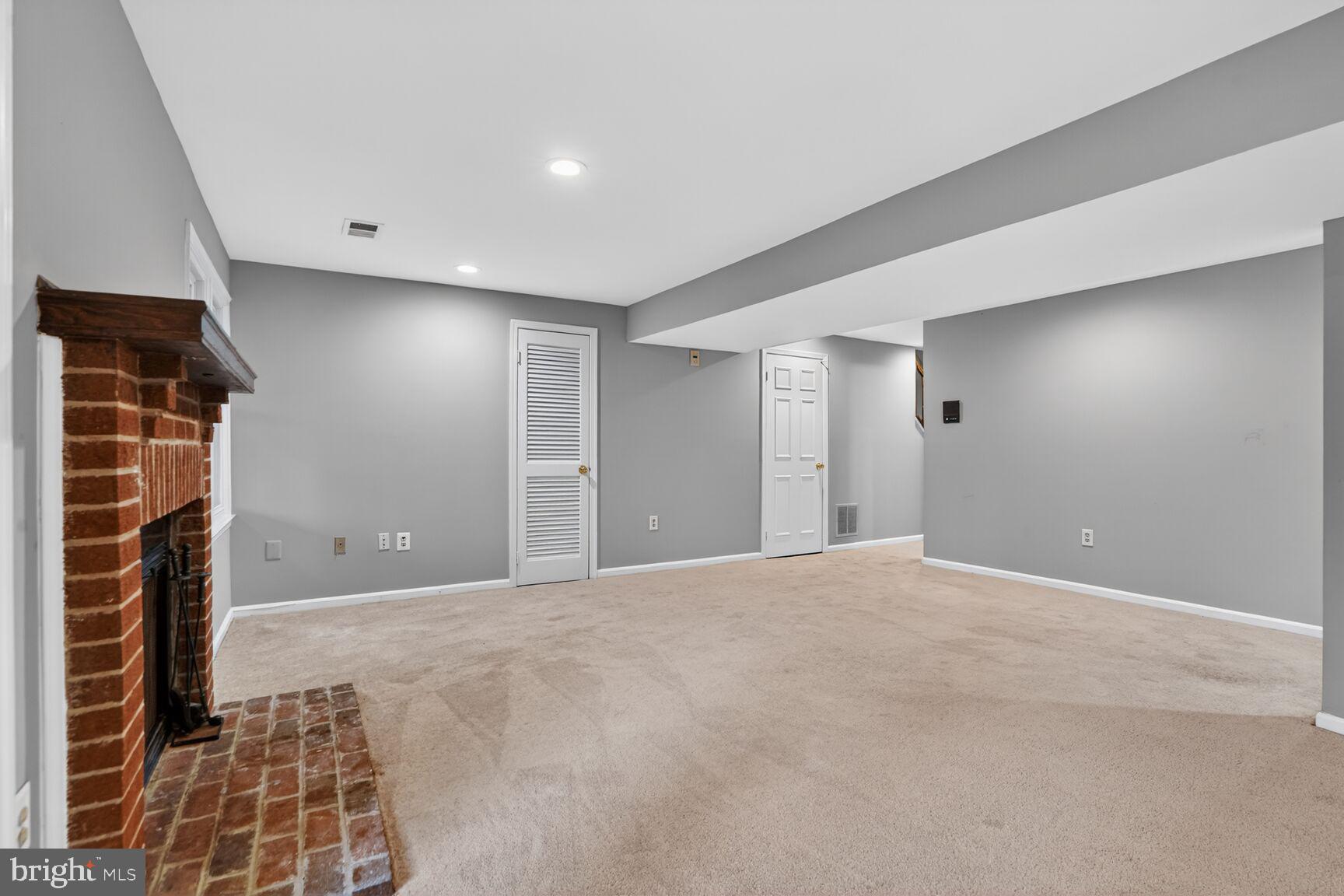 ADAMS WALK - Residential Lease