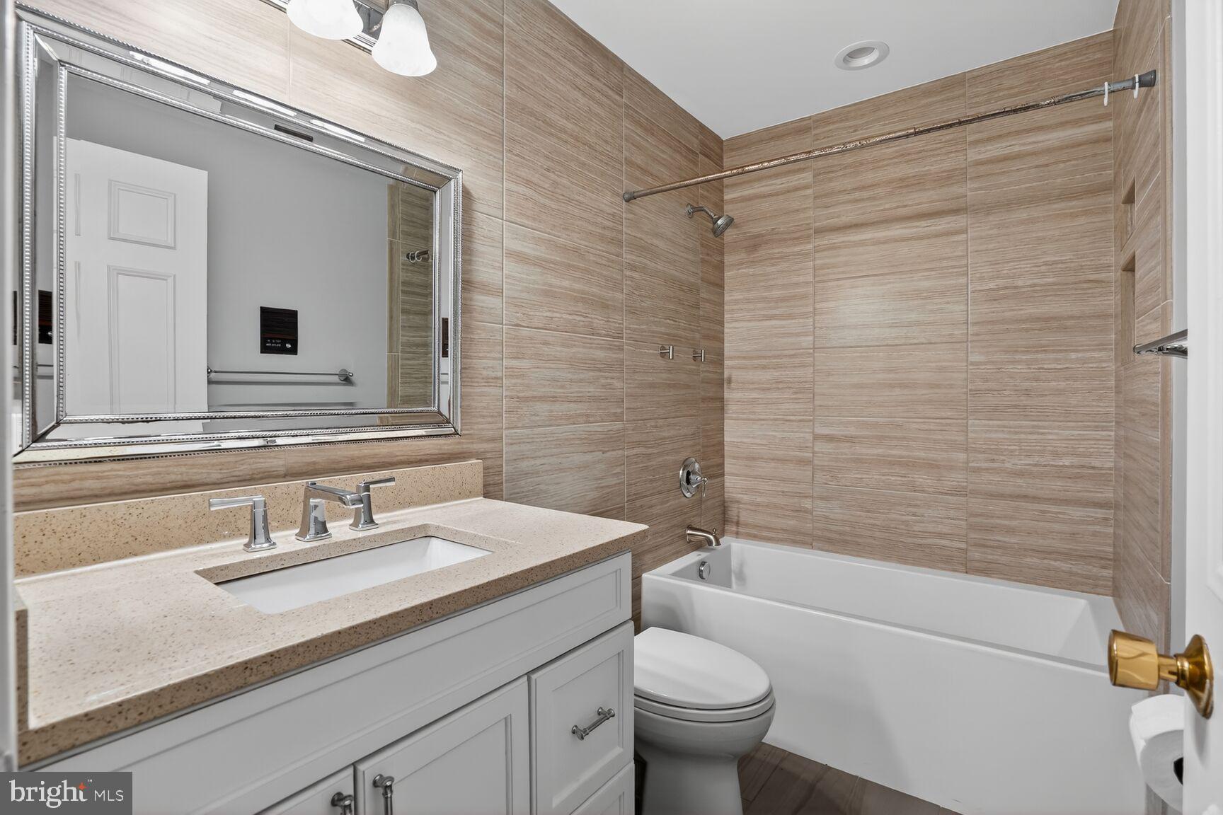 ADAMS WALK - Residential Lease