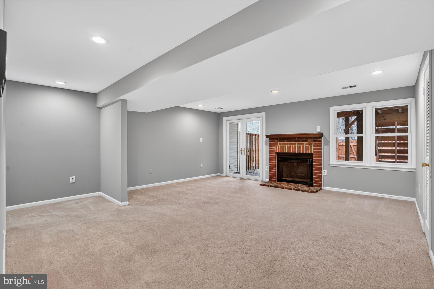 ADAMS WALK - Residential Lease