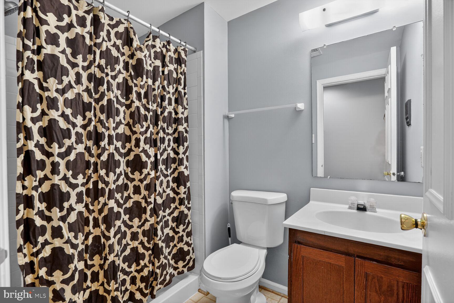 ADAMS WALK - Residential Lease