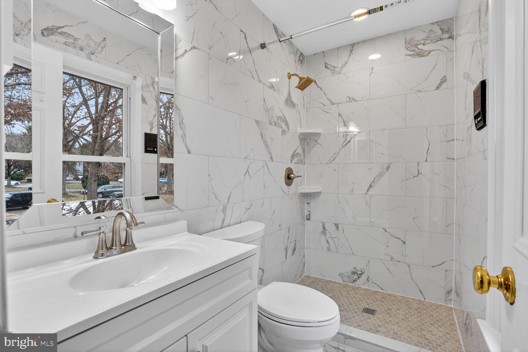 ADAMS WALK - Residential Lease