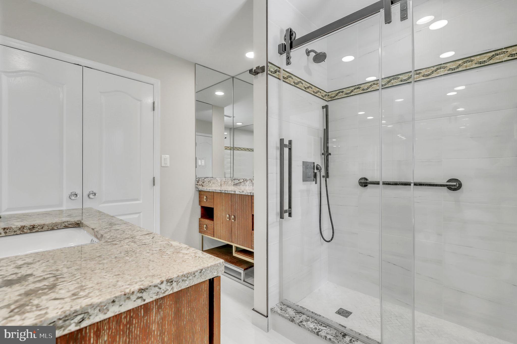 THE POINTS - Residential