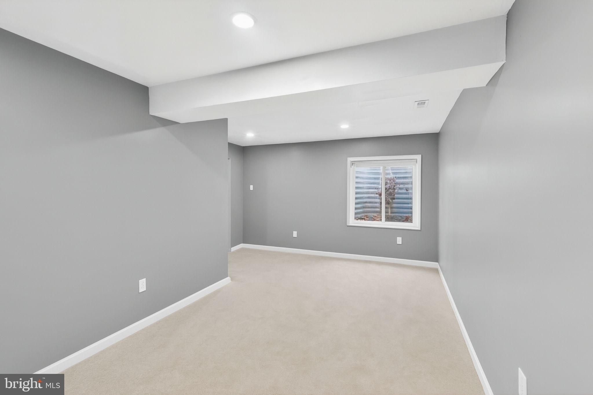 WINDSOR MANOR - Residential