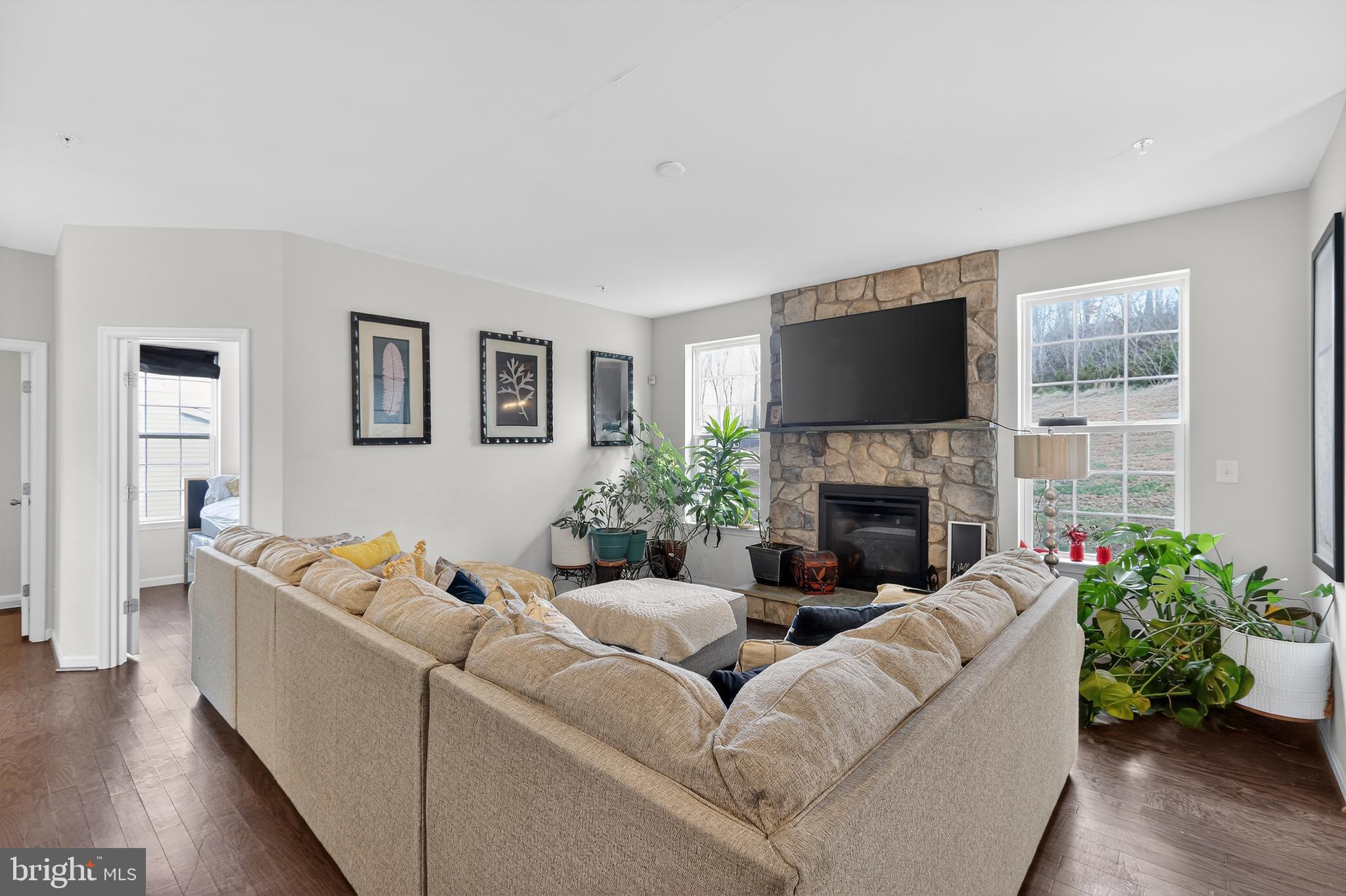 WINDSOR MANOR - Residential