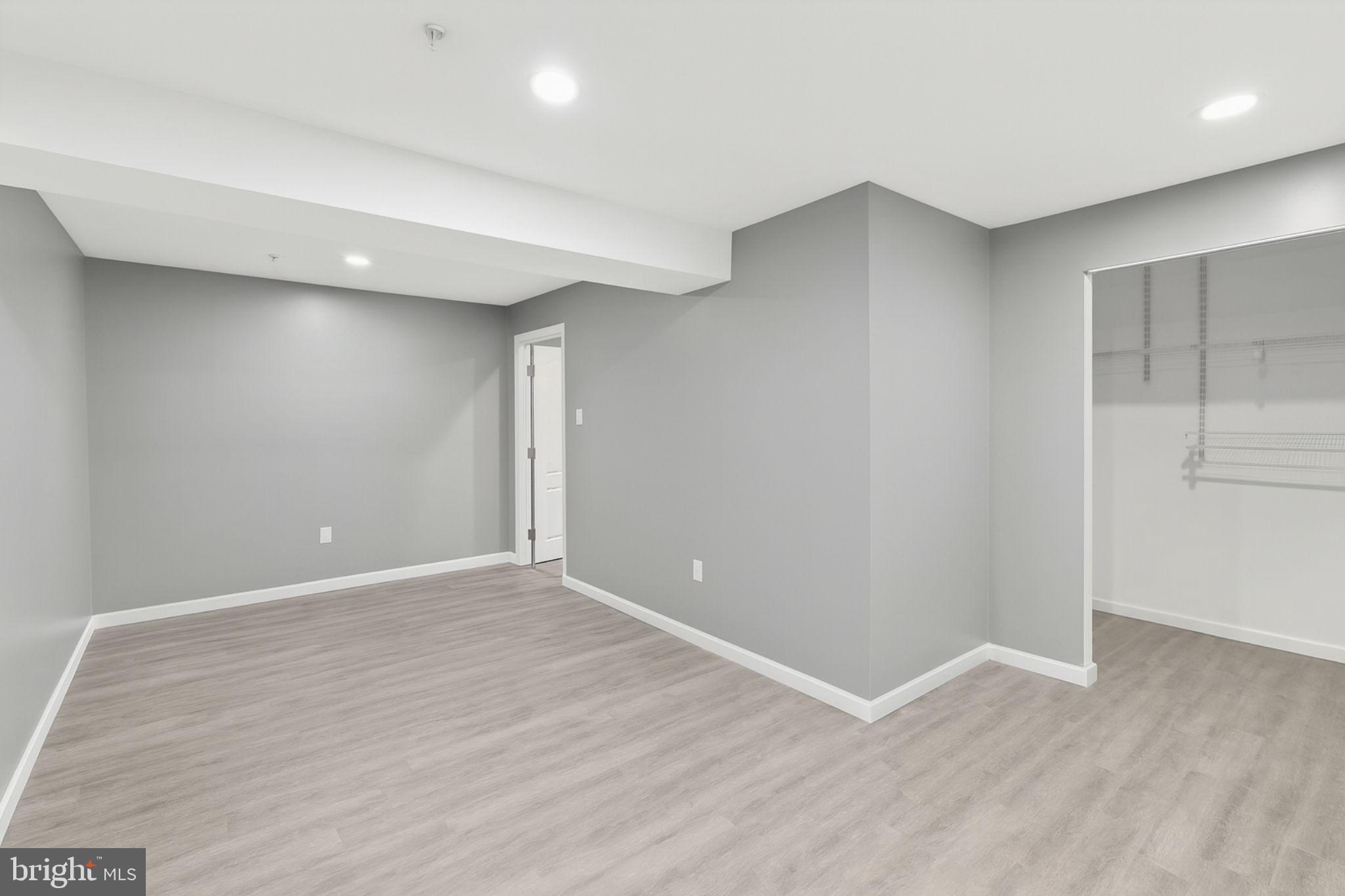 WINDSOR MANOR - Residential