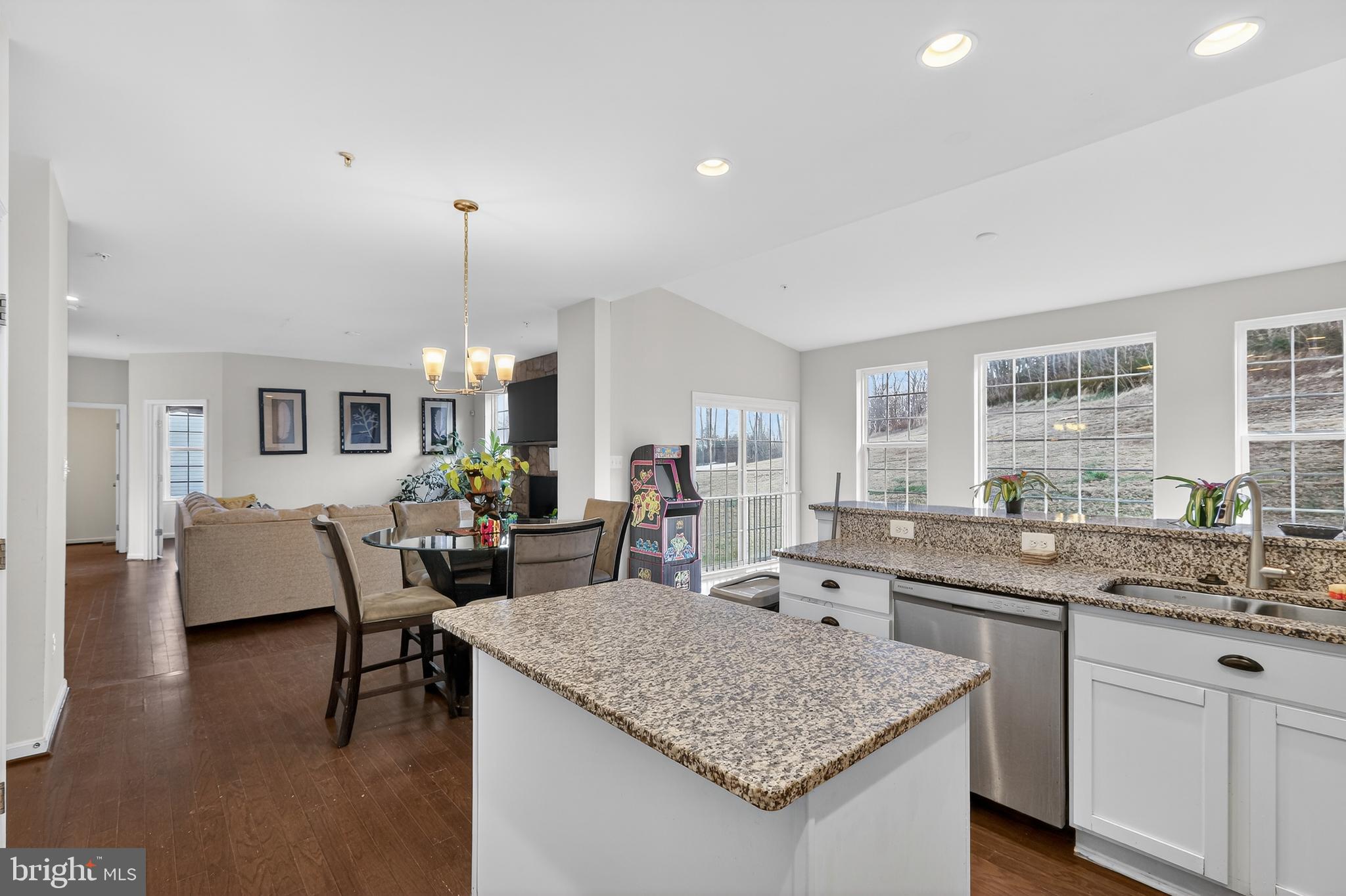 WINDSOR MANOR - Residential