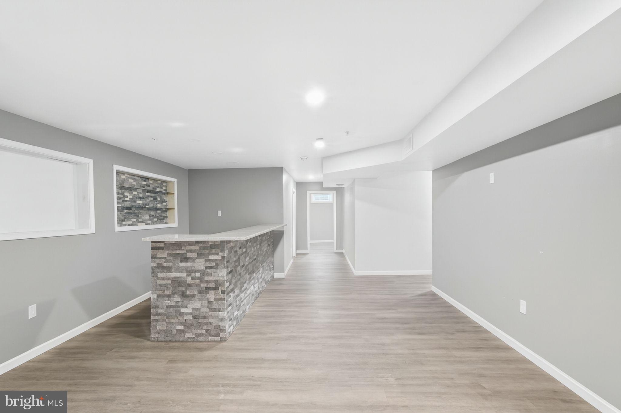 WINDSOR MANOR - Residential