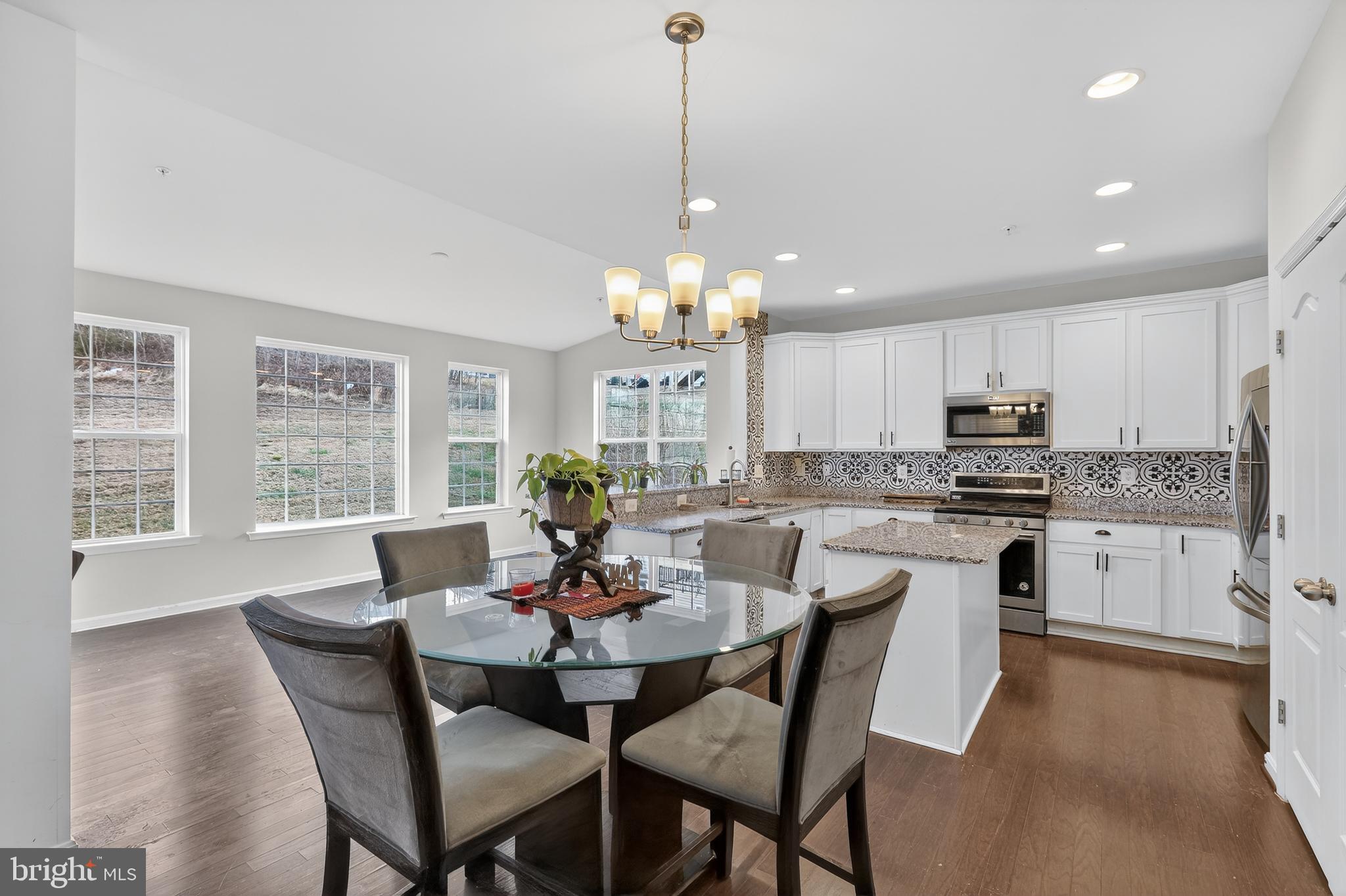 WINDSOR MANOR - Residential